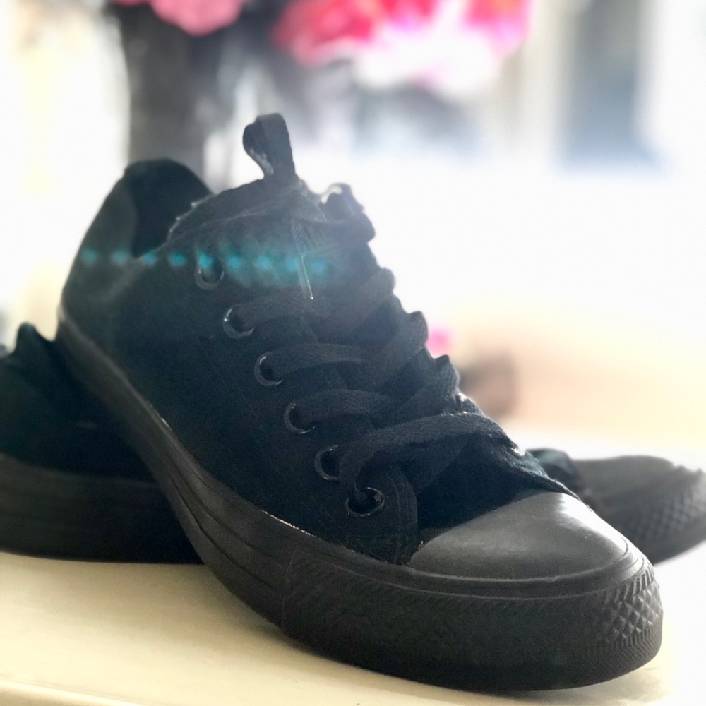 Black converse